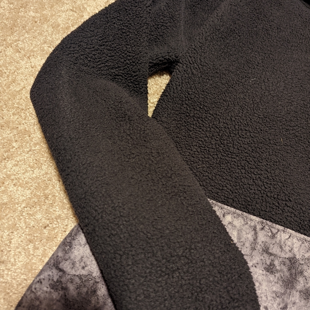 Final call 4/22- North Face fleece sweatshirt - Picture 4 of 9